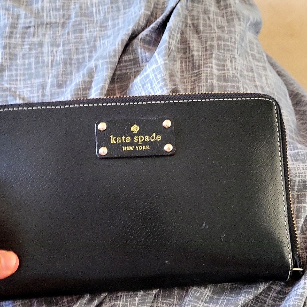 Kate spade pasport wallet